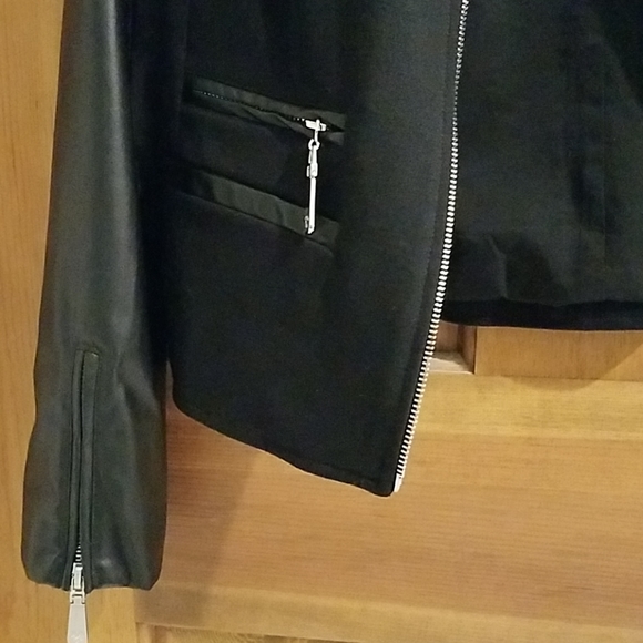Vince Camuto wool jacket with leather sleeves - Picture 3 of 4